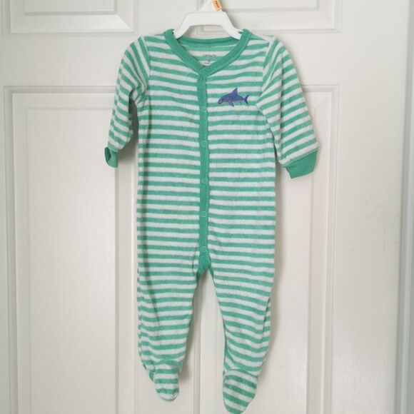3/$15 Carter's terry cloth sleeper size 6 m - Picture 1 of 4